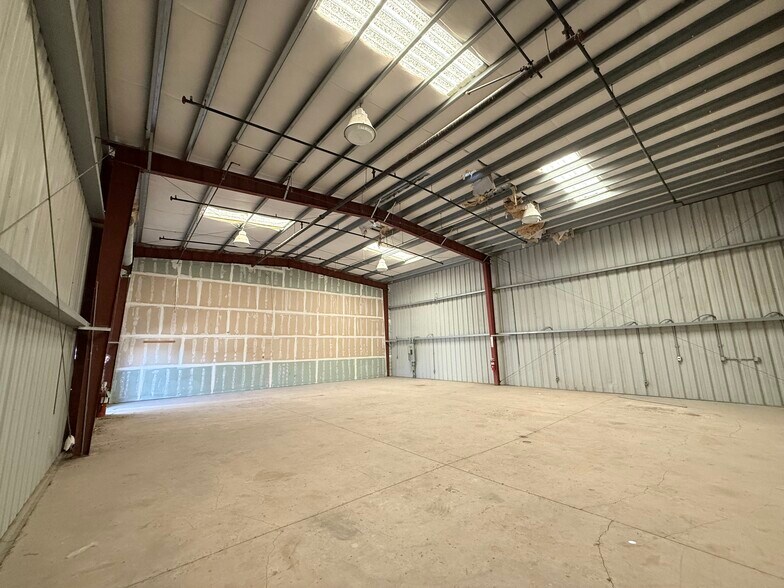 More Photos Of 21962 Railroad St, San Joaquin Warehouse For Sale