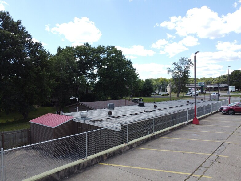 More Photos Of 4540 Emerson Ave, Parkersburg Bar For Lease