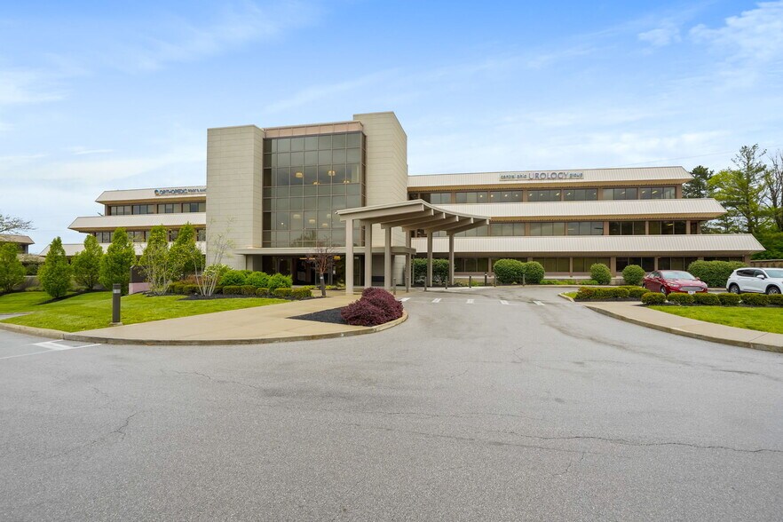 Primary Photo Of 350 W Wilson Bridge Rd, Worthington Medical For Lease