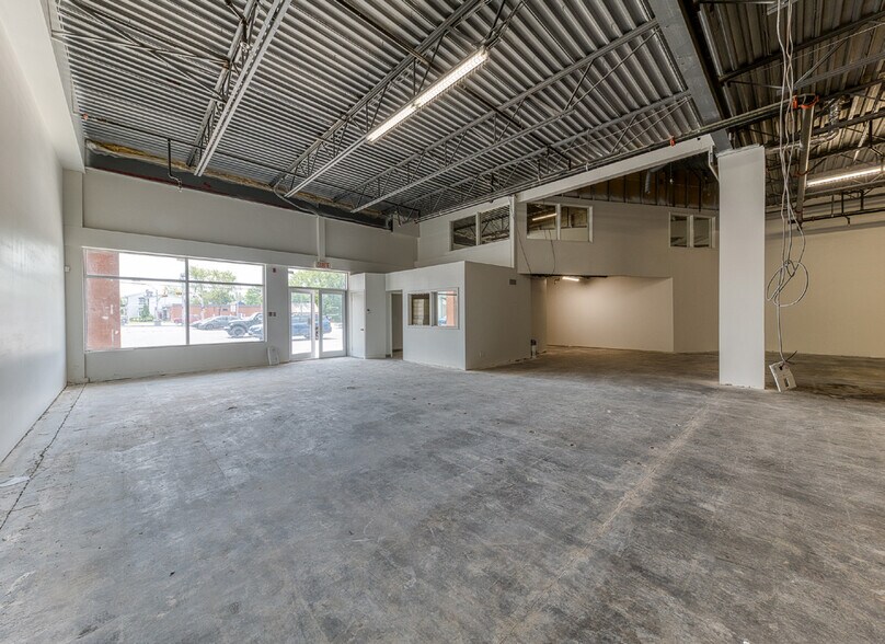 More Photos Of 169-173 Rue Dupont, Pont-rouge Freestanding For Lease