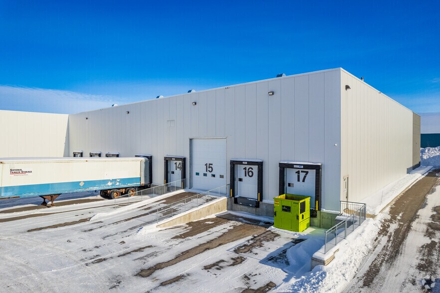 More Photos Of 4177-4233 Rue Marcel Lacasse, Boisbriand Manufacturing For Lease