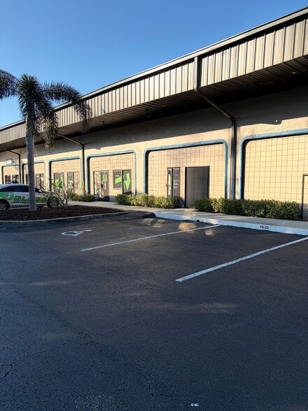 Primary Photo Of 12165 Metro Pky, Fort Myers Light Manufacturing For Sale