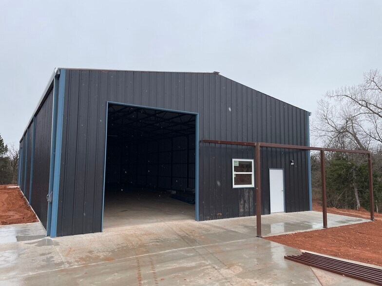 More Photos Of 451 Koloa Ave, Edmond Manufacturing For Sale