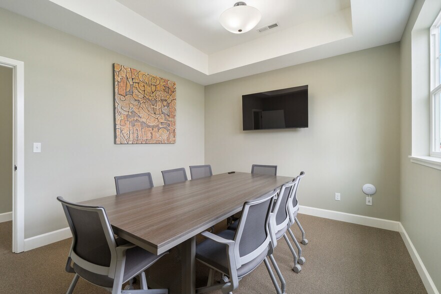 More Photos Of 2210 NE 22nd St, Lincoln City Office For Lease