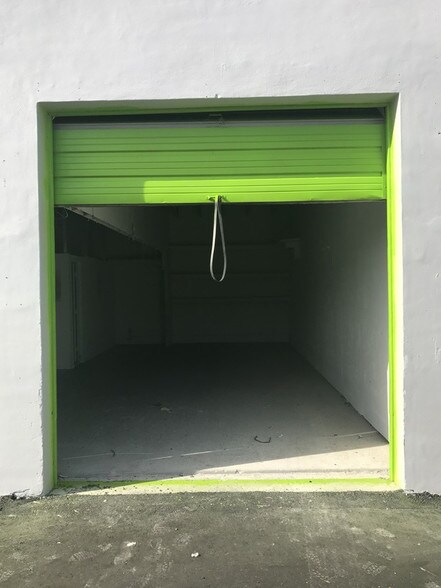 More Photos Of 821 NW 45th St, Oakland Park Self Storage For Lease