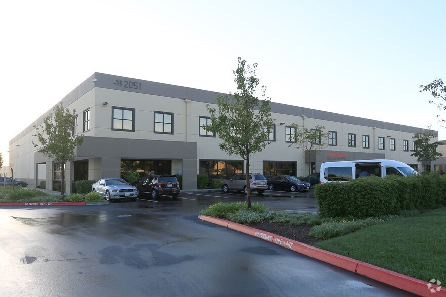 More Photos Of 2051 Cessna Dr, Vacaville Warehouse For Lease