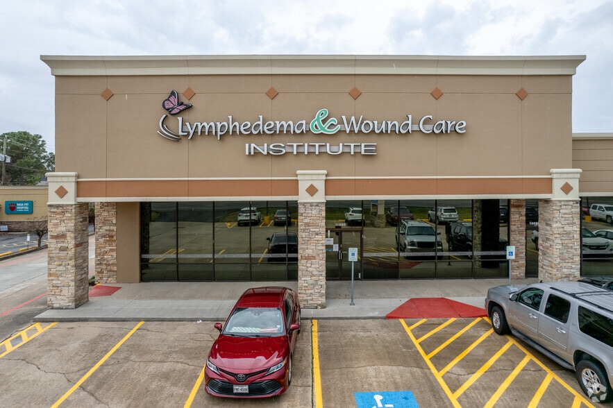 More Photos Of 103-133 Bay Area Blvd, Webster Unknown For Lease