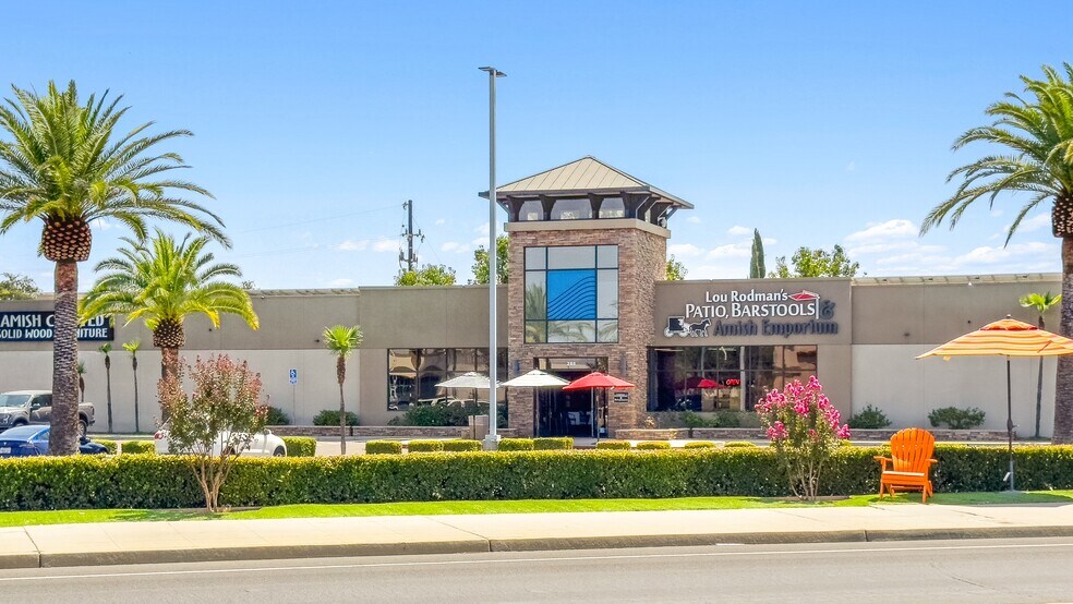 More Photos Of 285 W El Paso Ave, Fresno Freestanding For Sale