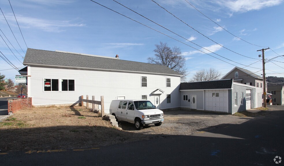 More Photos Of 34 Clifton Ave, Ansonia Freestanding For Lease