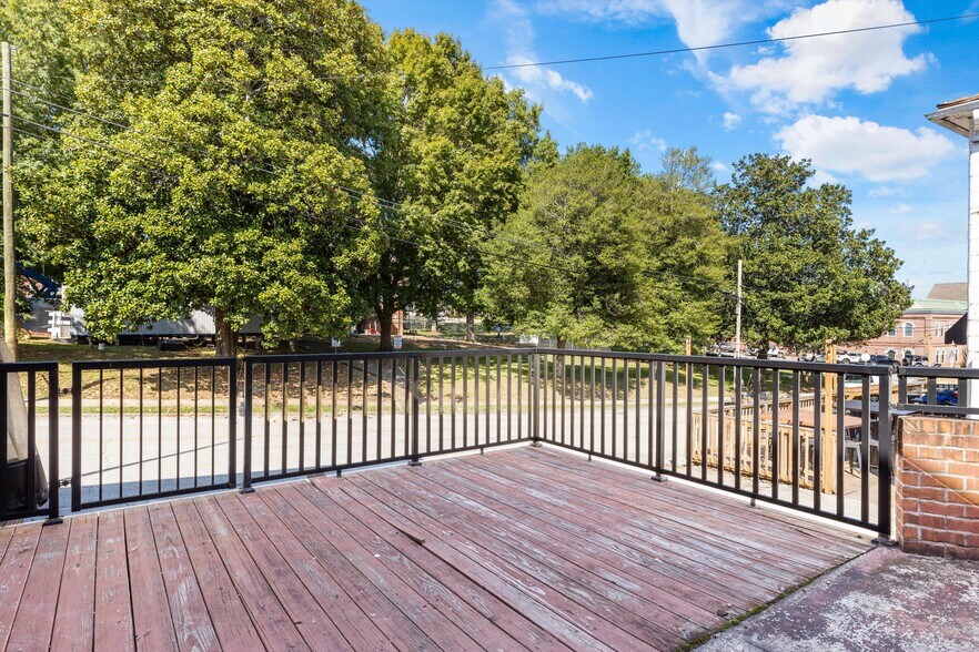 More Photos Of 700 Grove St, Loudon Office For Sale