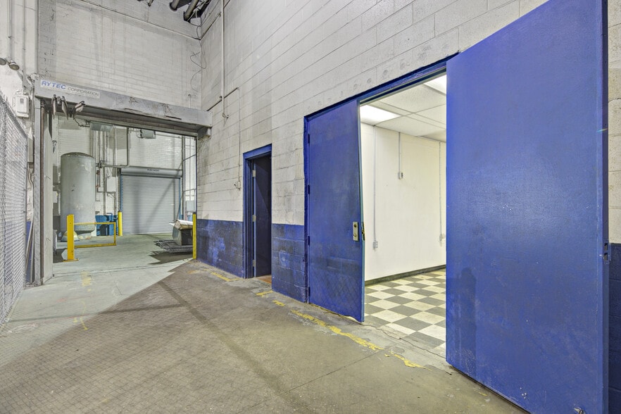 More Photos Of 3036 Gillespie St, Fayetteville Manufacturing For Lease