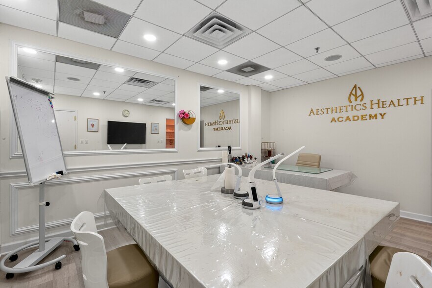 More Photos Of 7601 Lewinsville Rd, McLean Medical For Sale