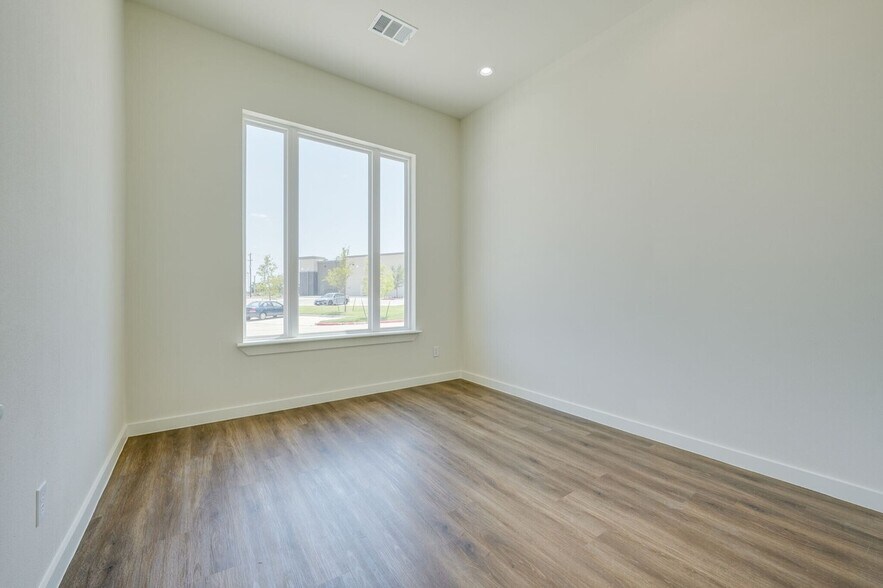 More Photos Of 5860 Collin McKinney Pky, McKinney Medical For Lease