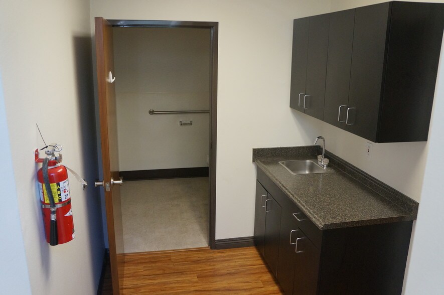 More Photos Of 32242 Paseo Adelanto, San Juan Capistrano Showroom For Lease