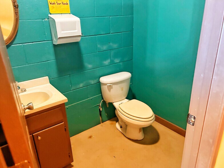 More Photos Of 27918 Highway 6, Sardis Restaurant For Lease