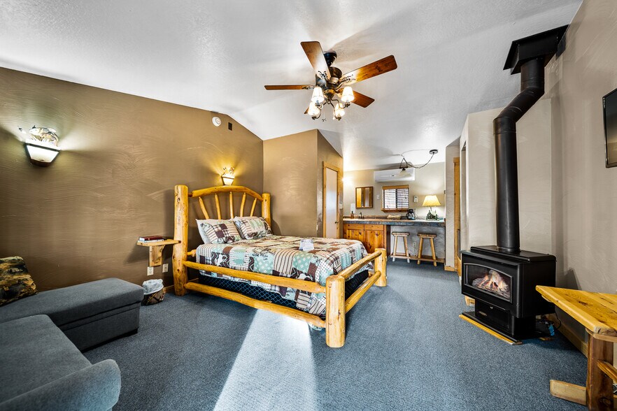 More Photos Of 2089 E White Mountain Blvd, Pinetop Hotel For Sale