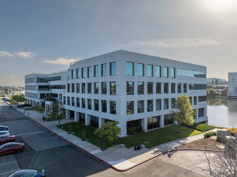 More Photos Of 3 Lagoon Dr, Redwood City Office For Lease