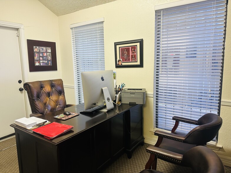 More Photos Of 376 W Main St, Lewisville Medical For Sale