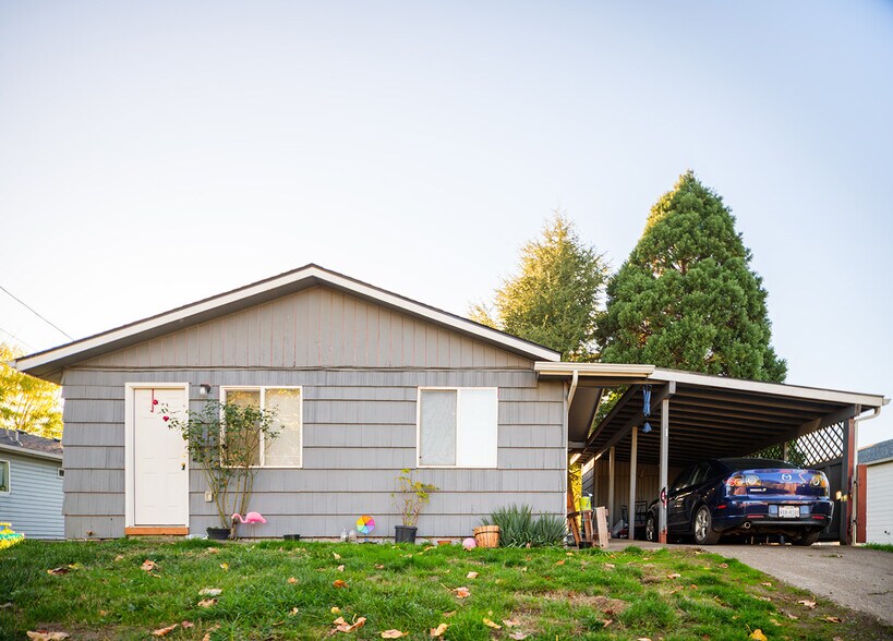 More Photos Of 521 Walnut St, Independence Multifamily For Sale