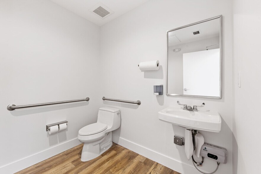 More Photos Of 2465 Mercer Ave, West Palm Beach Office For Sale