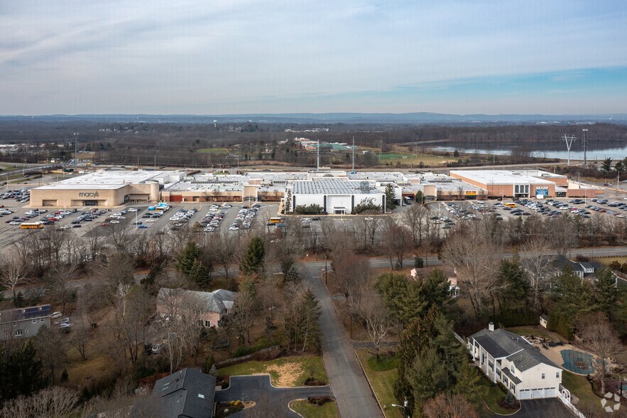 More Photos Of 112 Eisenhower Pky, Livingston Unknown For Lease