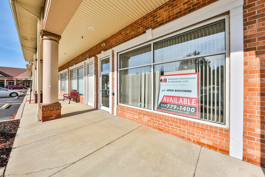 More Photos Of 850 Golden Dr, Blandon Unknown For Lease