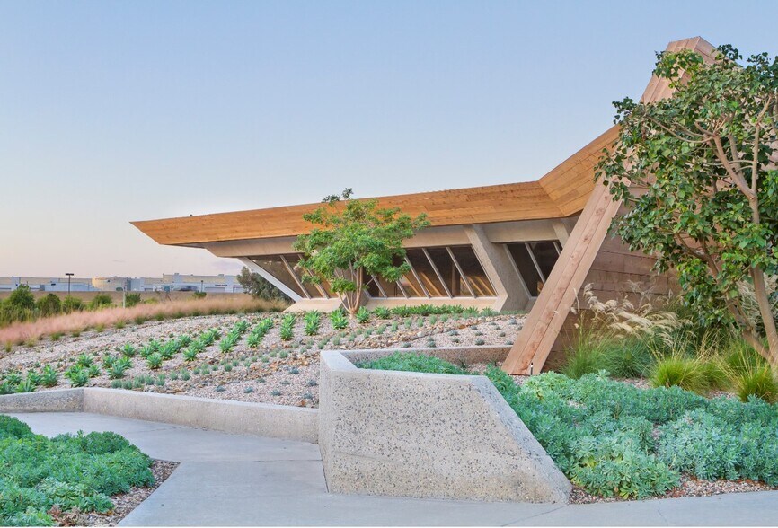 More Photos Of 2051 Palomar Airport Rd, Carlsbad Research And Development For Lease