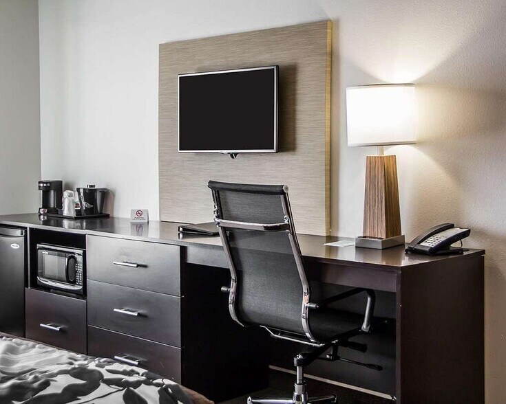 More Photos Of 4530 W White Ave, Blackwell Hotel For Sale