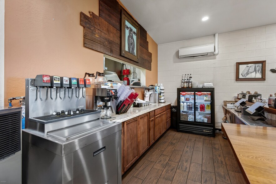 More Photos Of 545 S Main St, Camp Verde Storefront For Sale