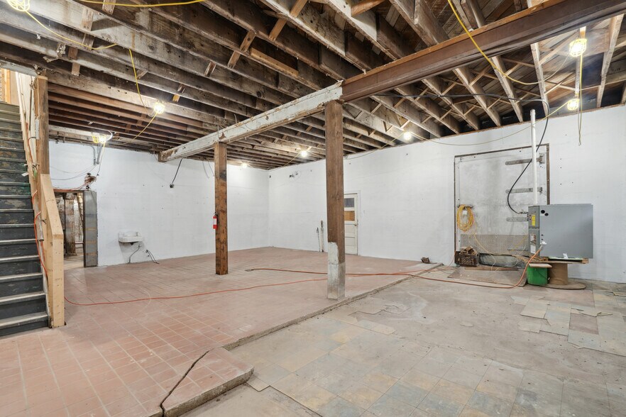 More Photos Of 310 2nd St SE, Dyersville Specialty For Sale