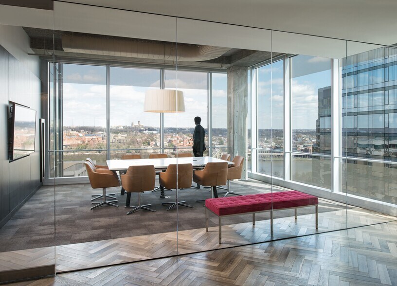 More Photos Of 1812 N Moore St, Arlington Office For Sale