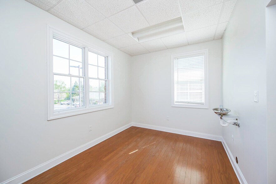 More Photos Of 14411 Justice Rd, Midlothian Medical For Lease