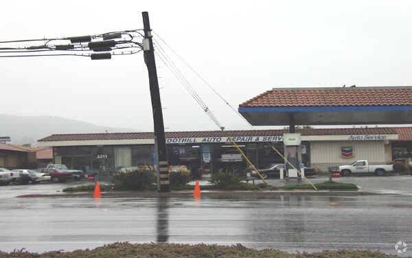 More Photos Of 1211 E Vista Way, Vista Service Station For Lease
