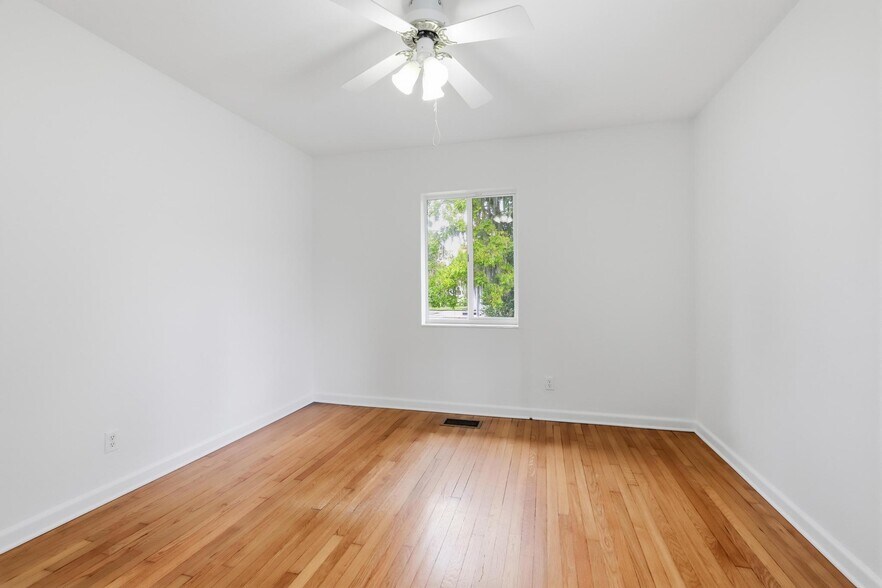 More Photos Of 901 W New York Ave, Deland Office For Lease