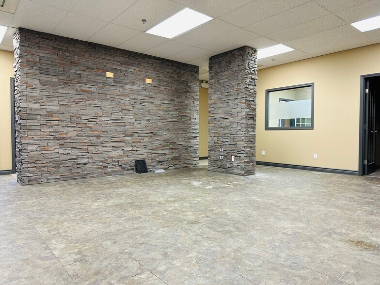 More Photos Of 10006 101 Av, Grande Prairie Office For Lease