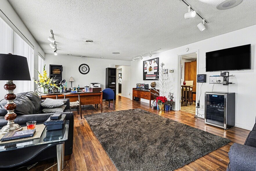 More Photos Of 1240 Pipestone Rd, Benton Harbor Office For Sale