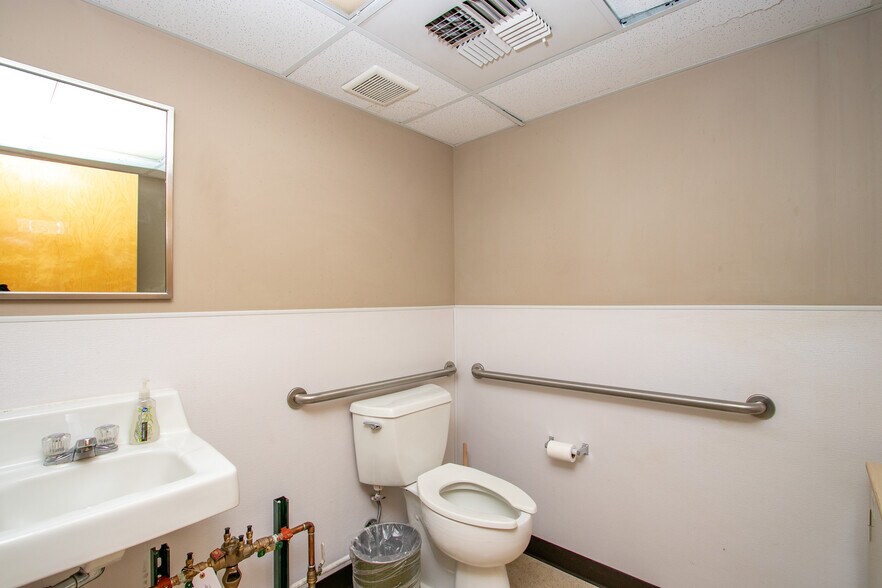 More Photos Of 4750 Granby Cir, Colorado Springs Bank For Sale