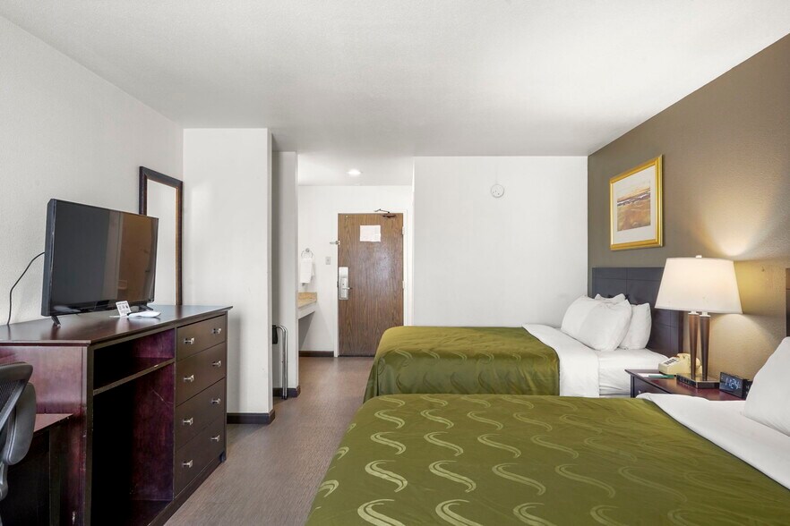 More Photos Of 3815 State Highway 119, Longmont Hotel For Sale