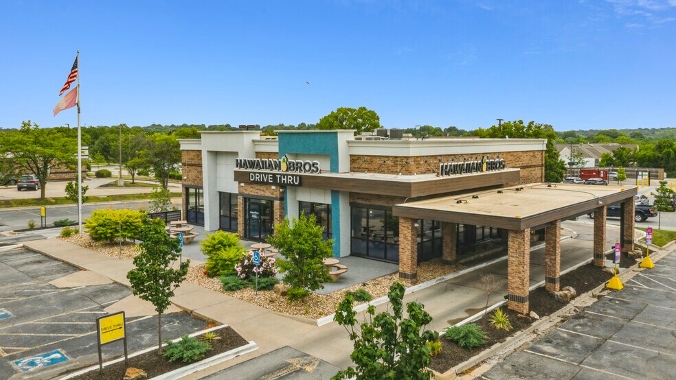 More Photos Of 12120 College Blvd, Overland Park General Retail For Sale