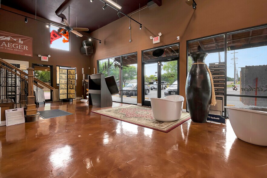 More Photos Of 7716 Davis Blvd, North Richland Hills Storefront For Lease
