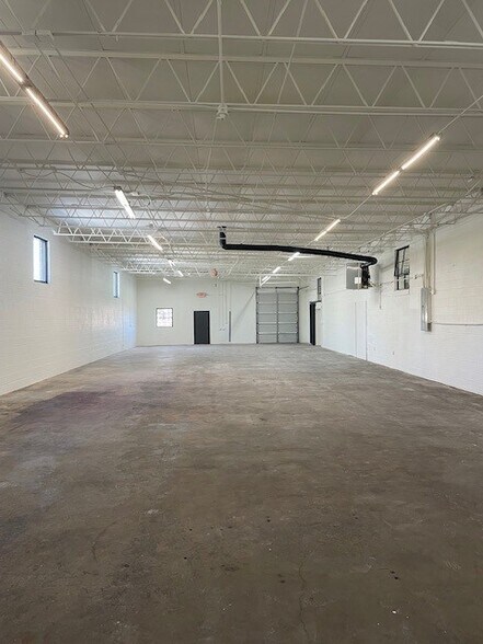 More Photos Of 158 Oak St, Avondale Estates Warehouse For Lease