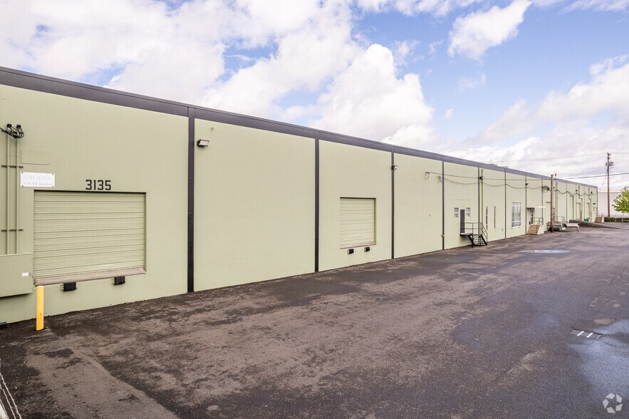 More Photos Of 3135 NW Industrial St, Portland Warehouse For Lease