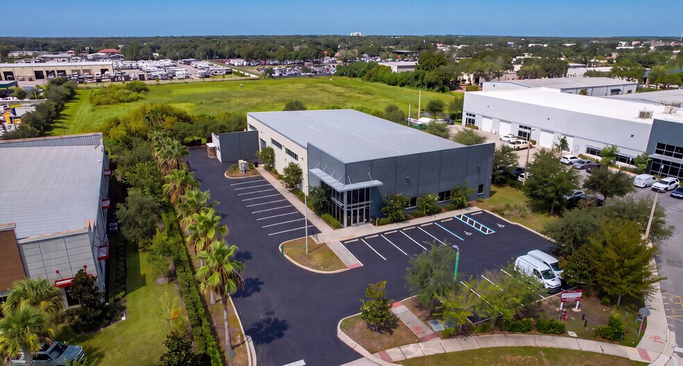 More Photos Of 660 Garden Commerce Pky, Winter Garden Warehouse For Sale