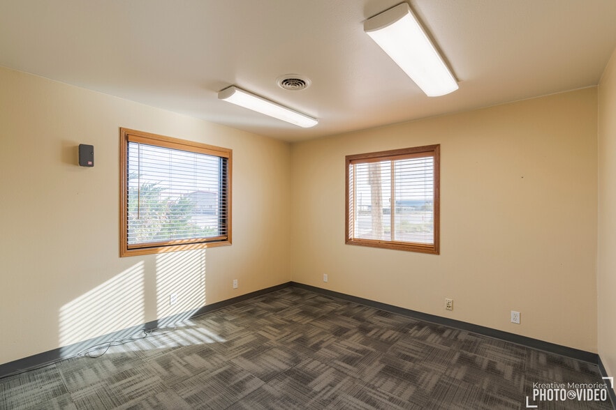 More Photos Of 612 Sinclair St, Gillette Industrial For Sale