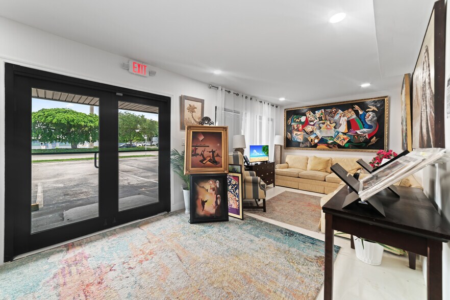 More Photos Of 370 E Prospect Rd, Oakland Park Office For Sale