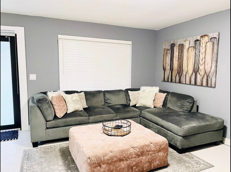 More Photos Of 2638 Lake Dr, Riviera Beach Apartments For Sale