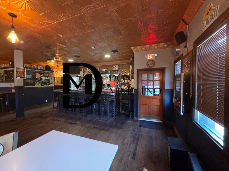More Photos Of 85 Main St, Poughkeepsie Bar For Sale