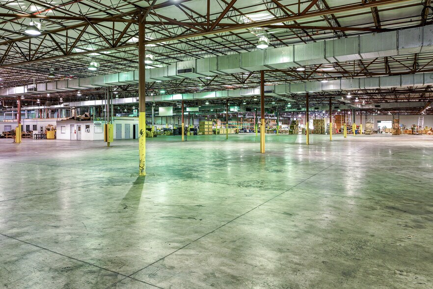 More Photos Of 2375 Murphy Blvd, Gainesville Distribution For Lease