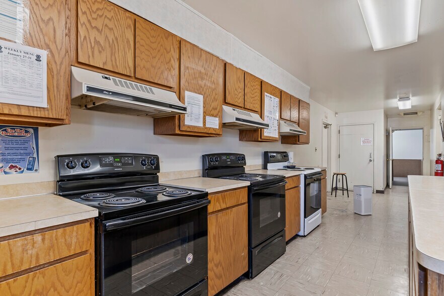 More Photos Of 2182 N Hill Field Rd, Layton Storefront Retail Office For Lease