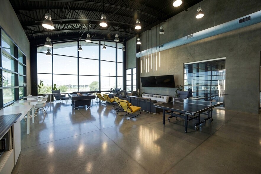 More Photos Of 450 N 1500 W, Orem Office For Lease